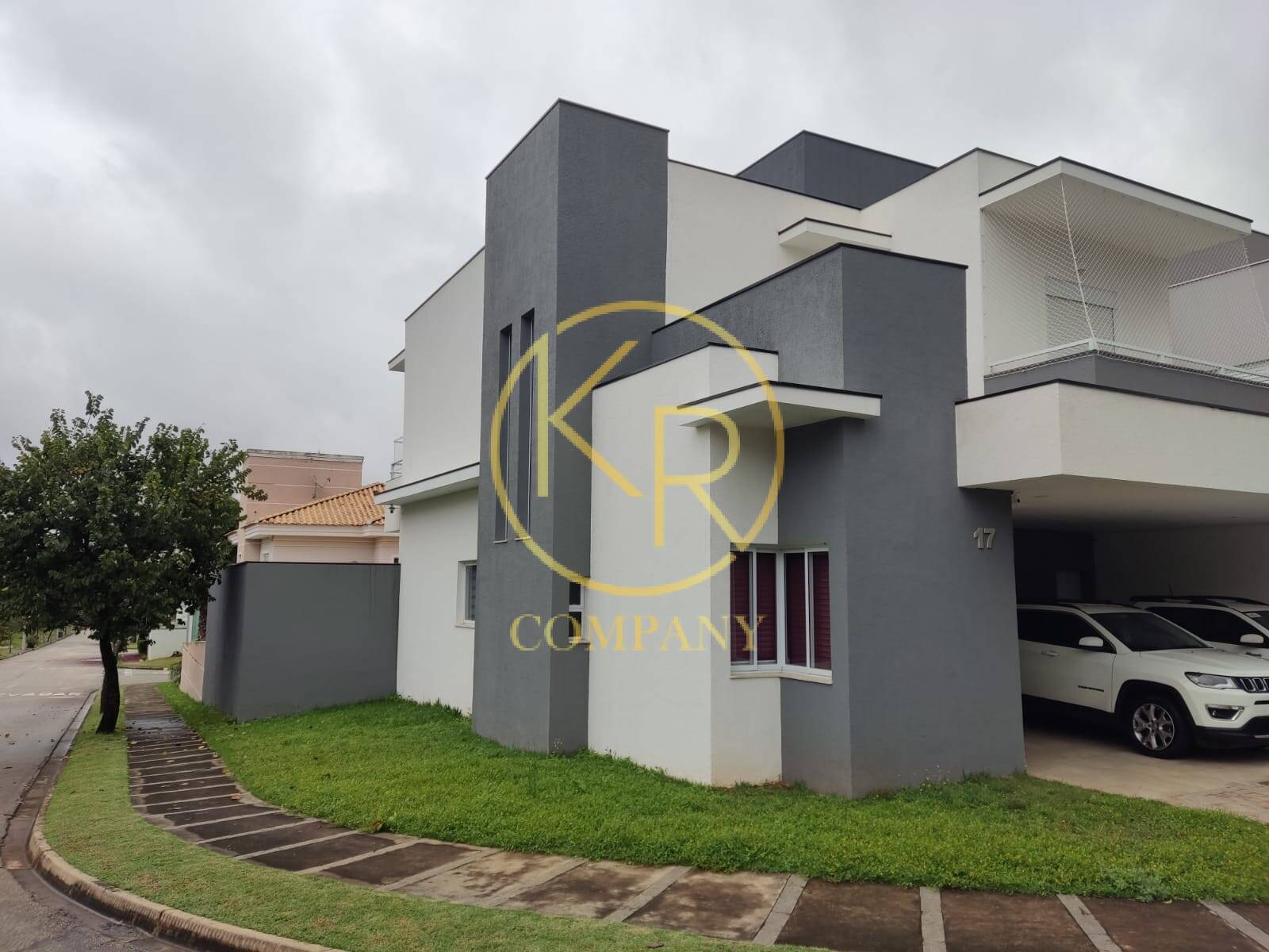 Sobrado à venda com 3 quartos, 242m² - Foto 1