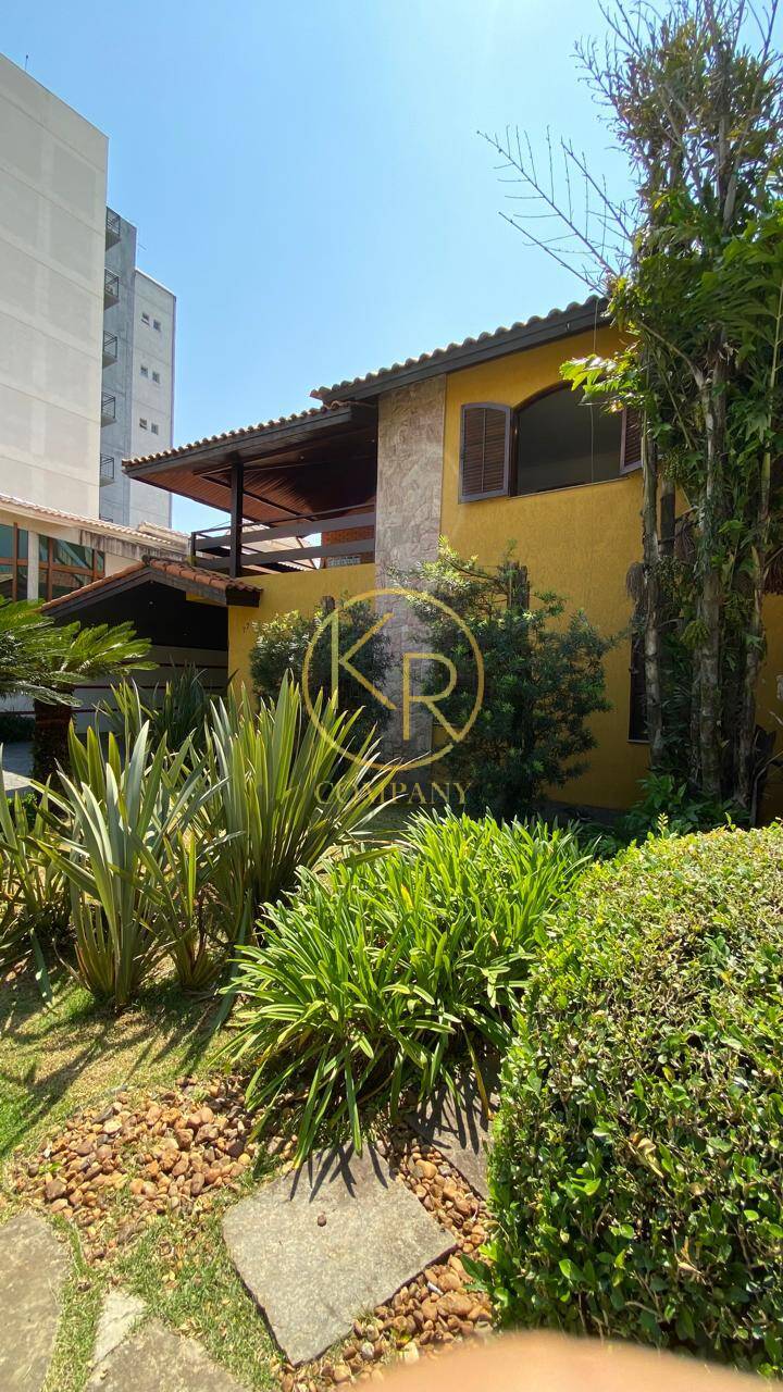 Casa para alugar com 6 quartos, 630m² - Foto 4